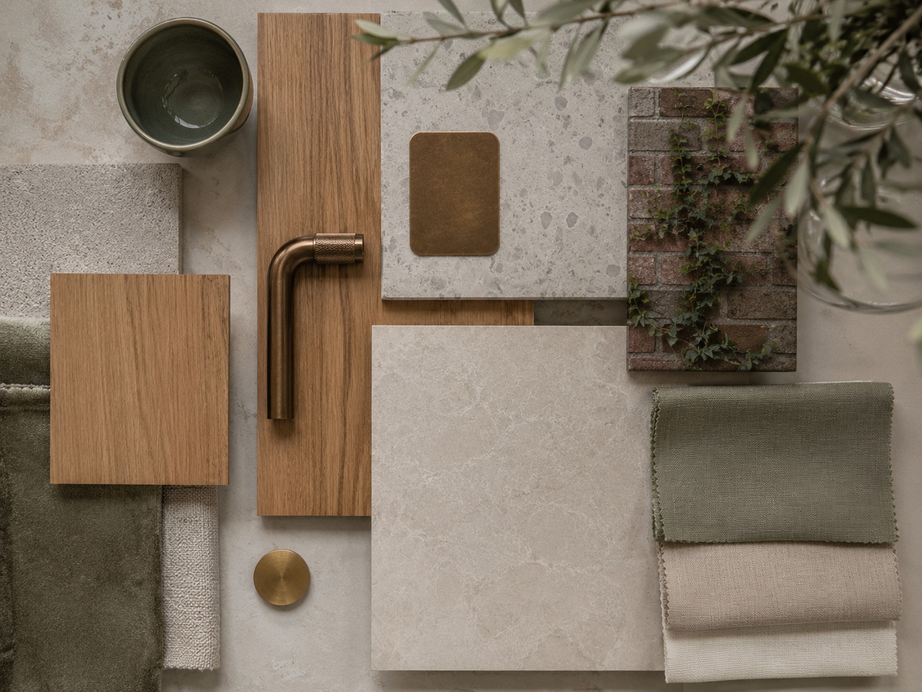 Moodboard met licht hout, natuursteen, zachte textielen en warme afwerkingen voor Park Arsenaal
